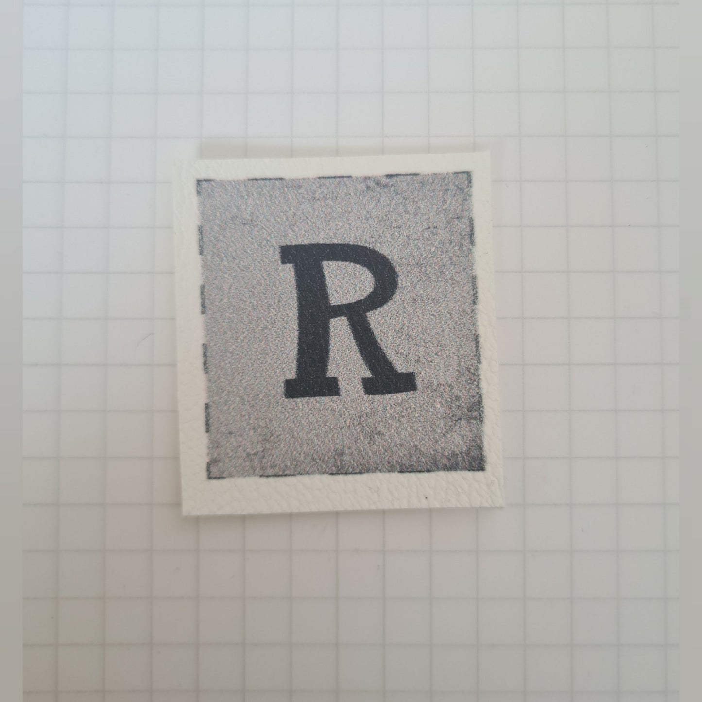 Kunstlederlabel - Buchstaben "R"