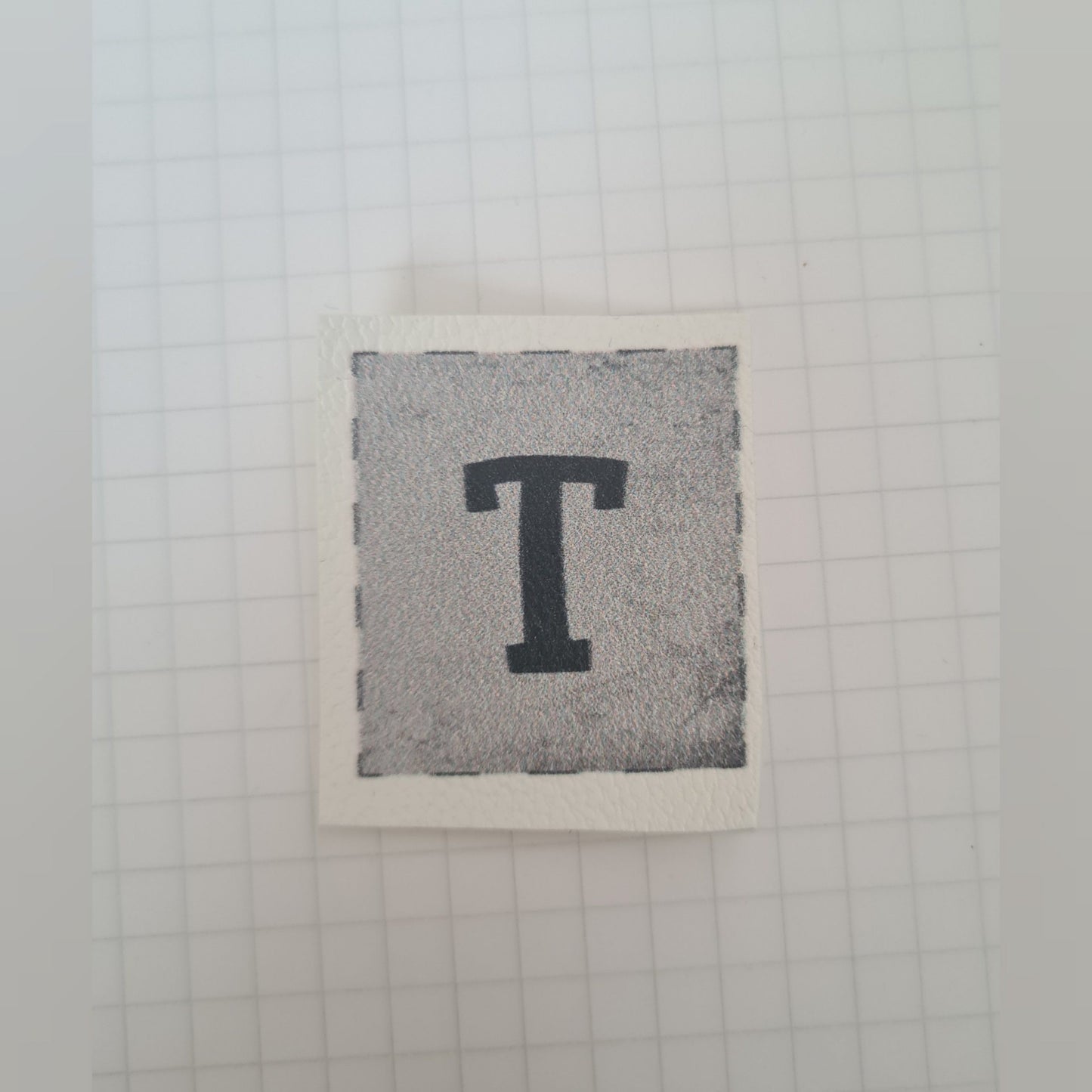 Kunstlederlabel - Buchstaben "T"