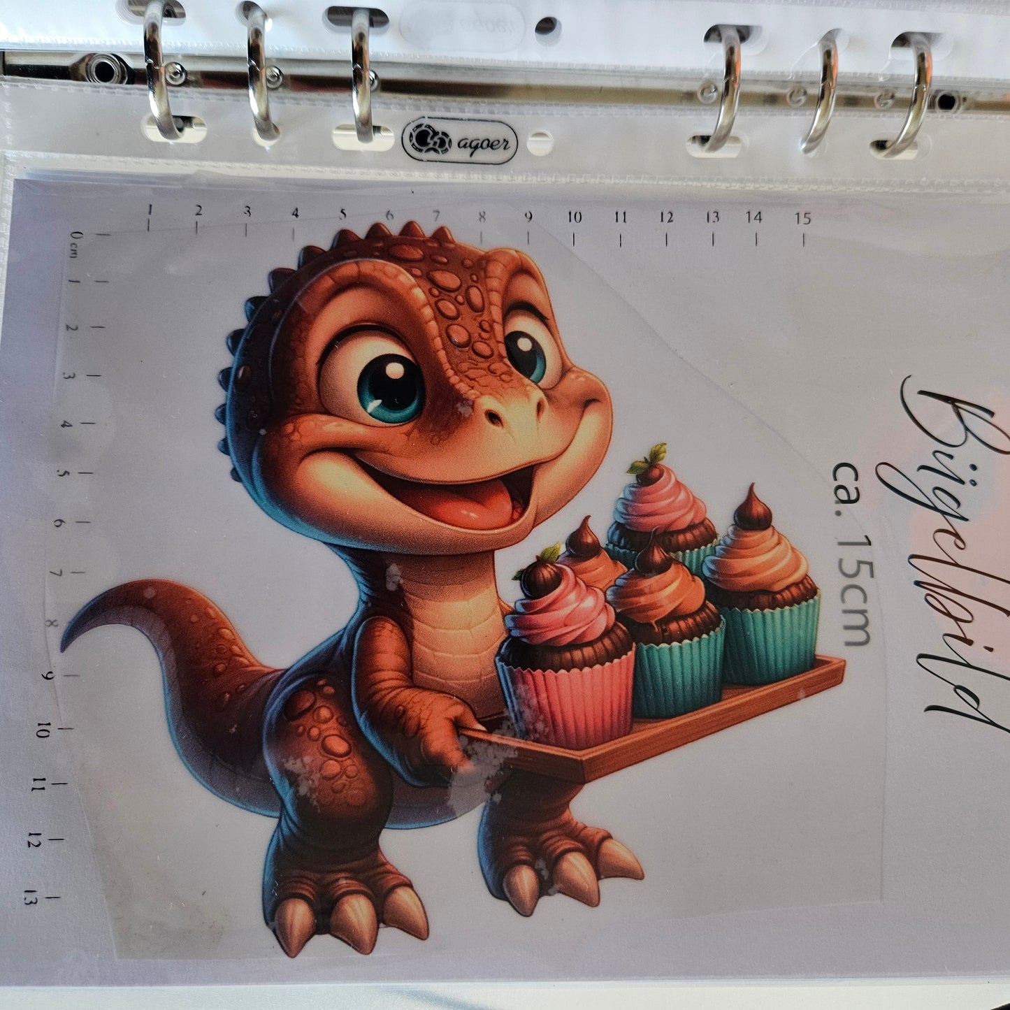 Bügelbild - ca. 15cm - Dino mit Cupcakes