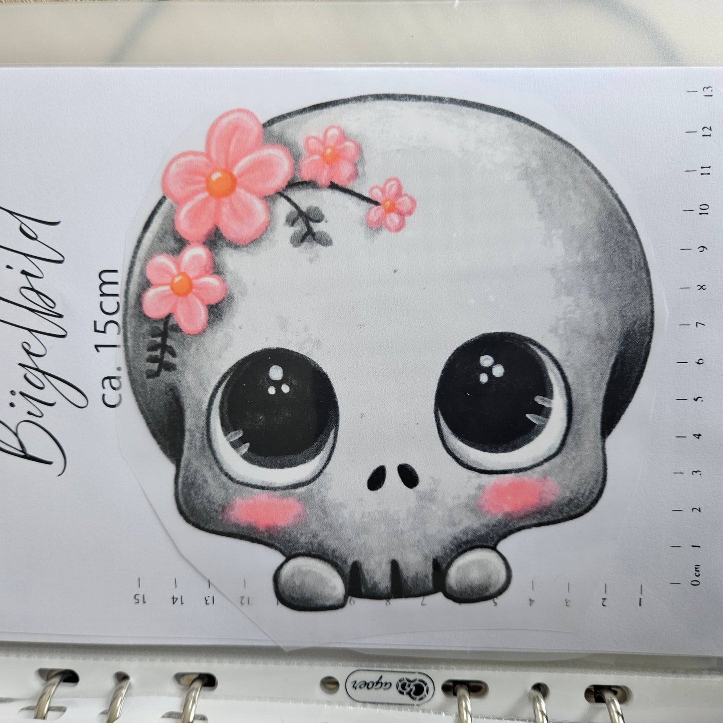 Bügelbild - ca. 15cm - Süßer Totenkopf