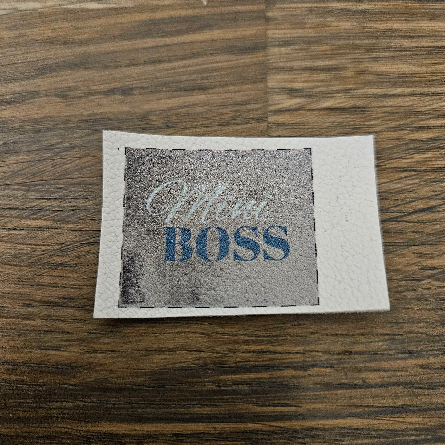 Kunstlederlabel - Mini Boss Grau 3x3,6cm
