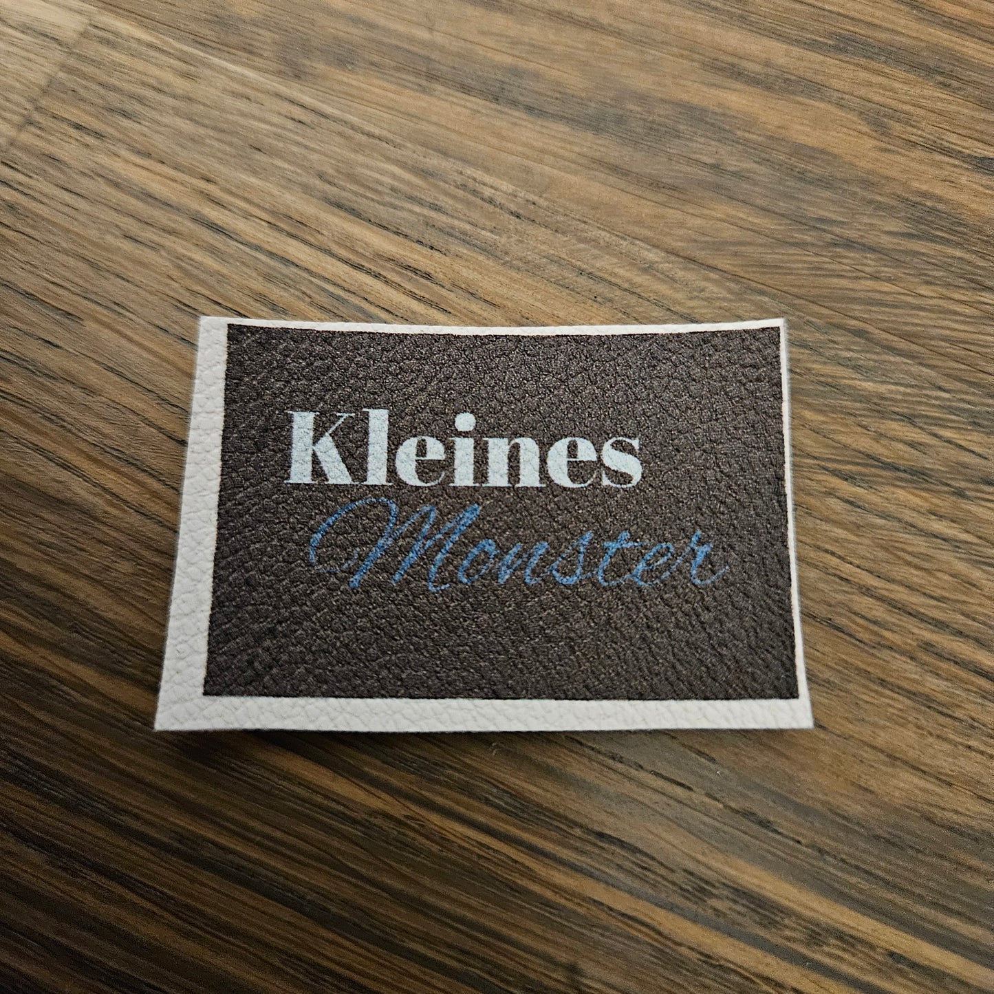Kunstlederlabel - Kleines Monster dunkelbraun/petrol