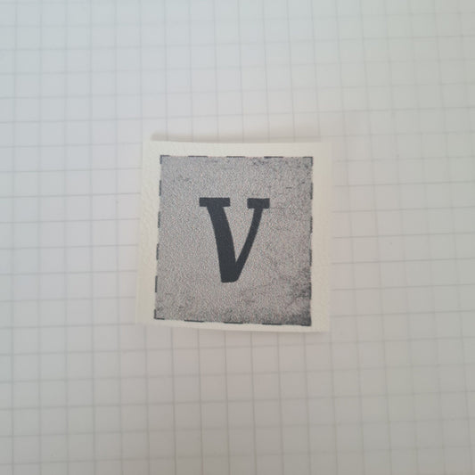 Kunstlederlabel - Buchstaben "V"