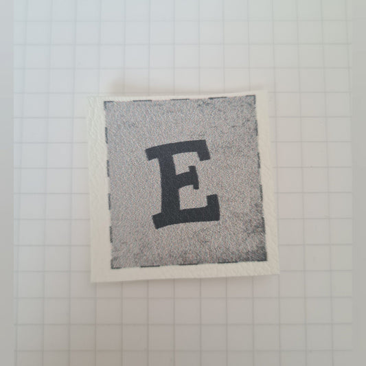 Kunstlederlabel - Buchstaben "E"