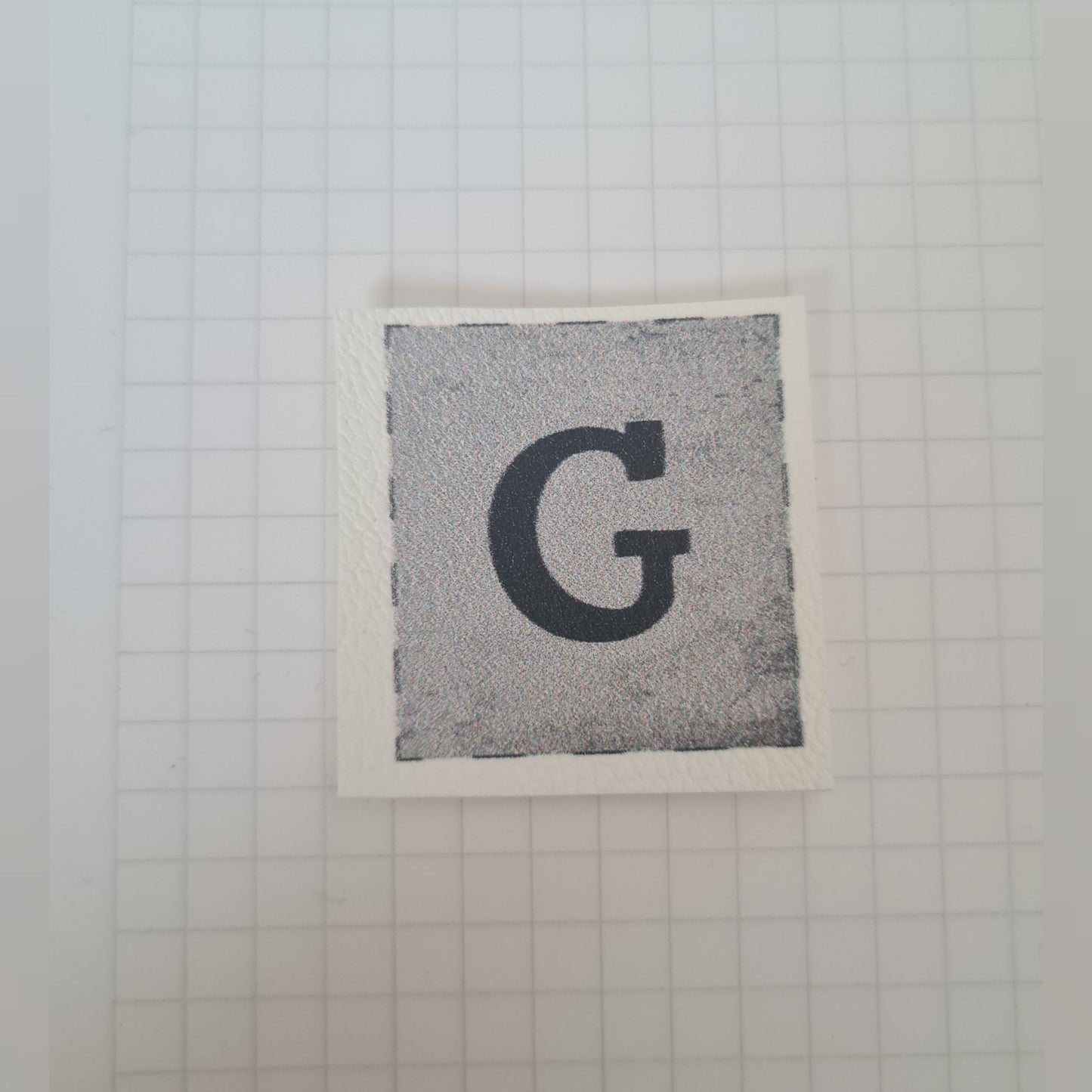 Auktion - 3x Kunstlederlabel - Buchstaben "G"