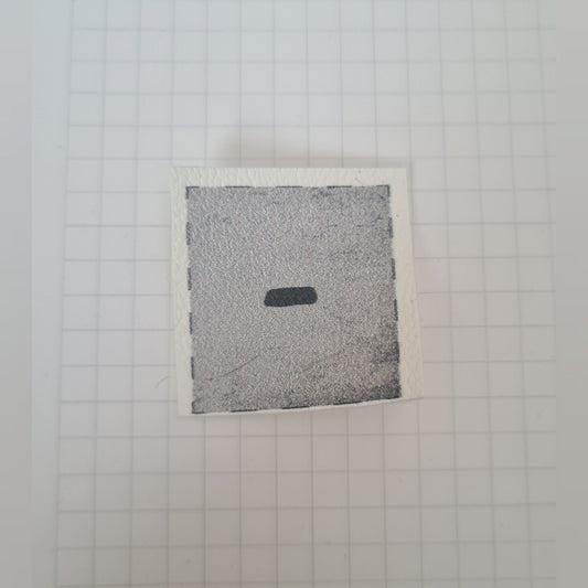 Auktion - 3x Kunstlederlabel - Buchstaben "-"