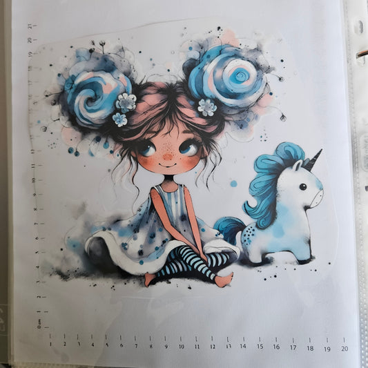 Bügelbild - ca. 20cm - Mädchen mit Einhorn 2