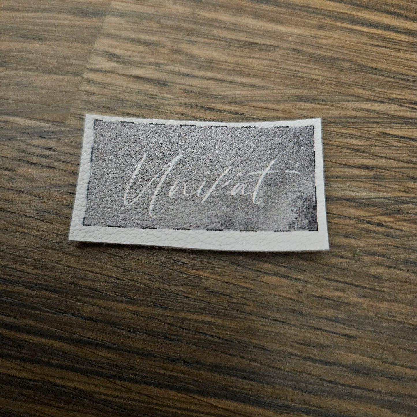 Kunstlederlabel - Unikat grau