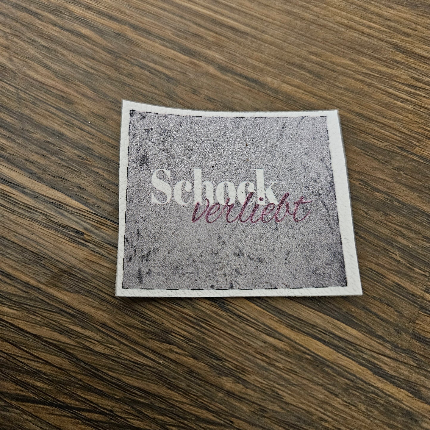 Kunstlederlabel - SchockVerliebt Grau/Beere