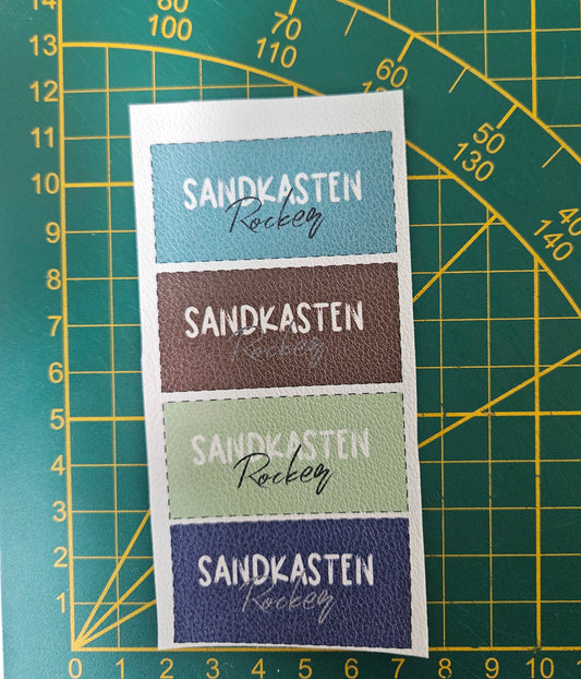Auktion - Kunstlederlabel Set - Sandkasten Rocker Blau