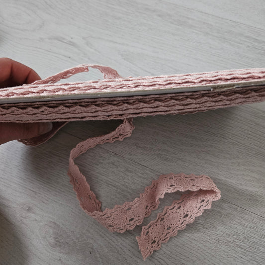 Auktion - Baumwoll Spitze Altrosa Restbestand