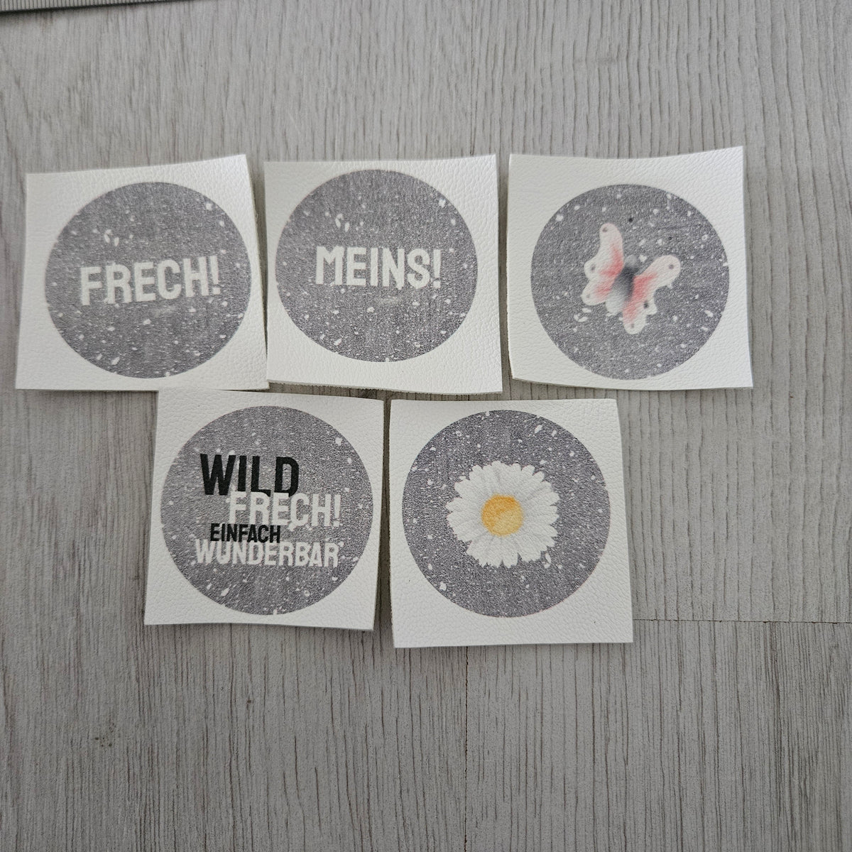 Kunstlederlabel - Rund Meins/Frech/Wild/Schmetterling/Blume
